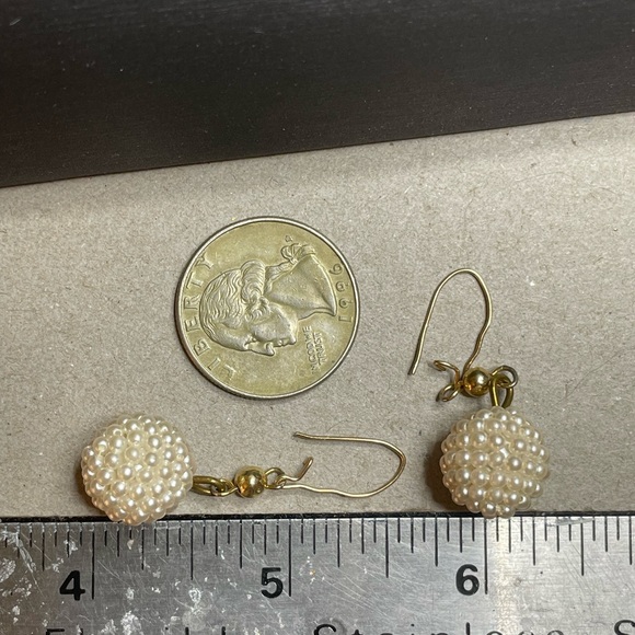 Pearl Beaded Orb On Gold Tone Locking Wire Dangle Earrings Classic Wedding Look. - Picture 4 of 5